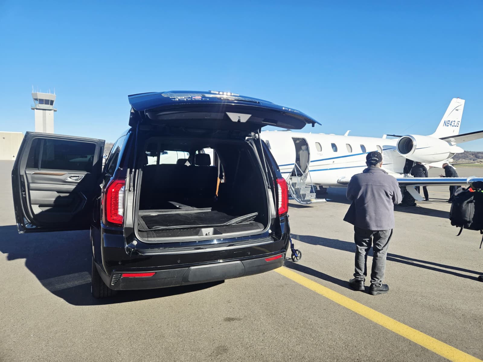 MN Black Car flight crew charter service, view 1