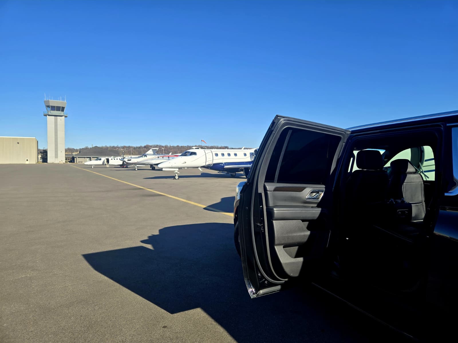 MN Black Car flight crew charter service, view 2