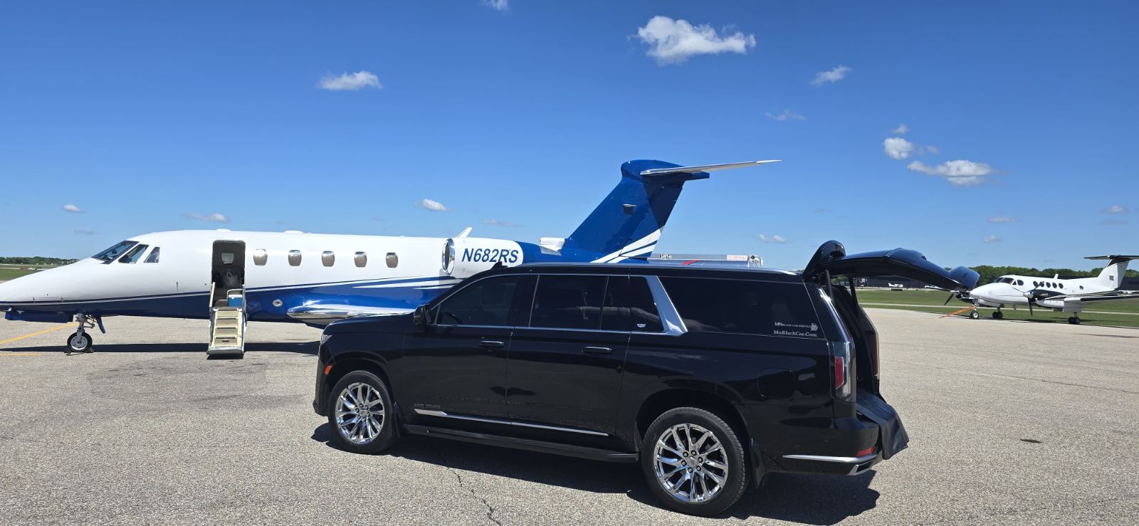 MN Black Car airport pickup service, view 2